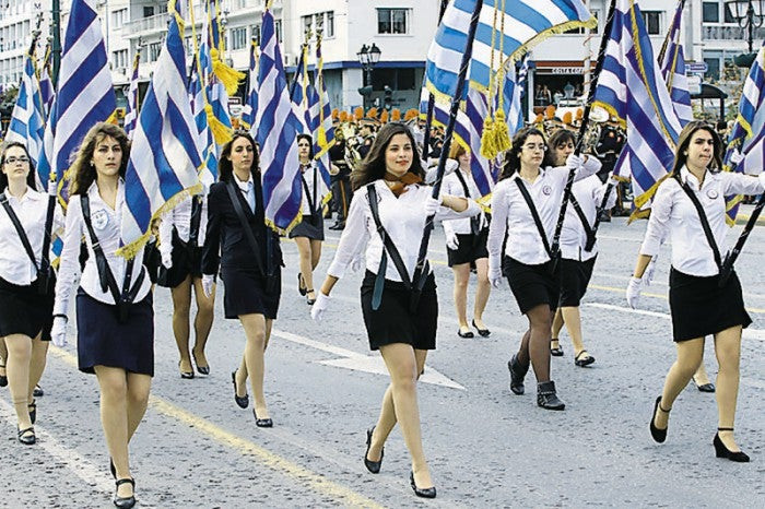 Και τώρα παρέλαση με σημαιοφόρους παιδιά με αλλαγμένο φύλο ή οριστική κατάργησή τους;